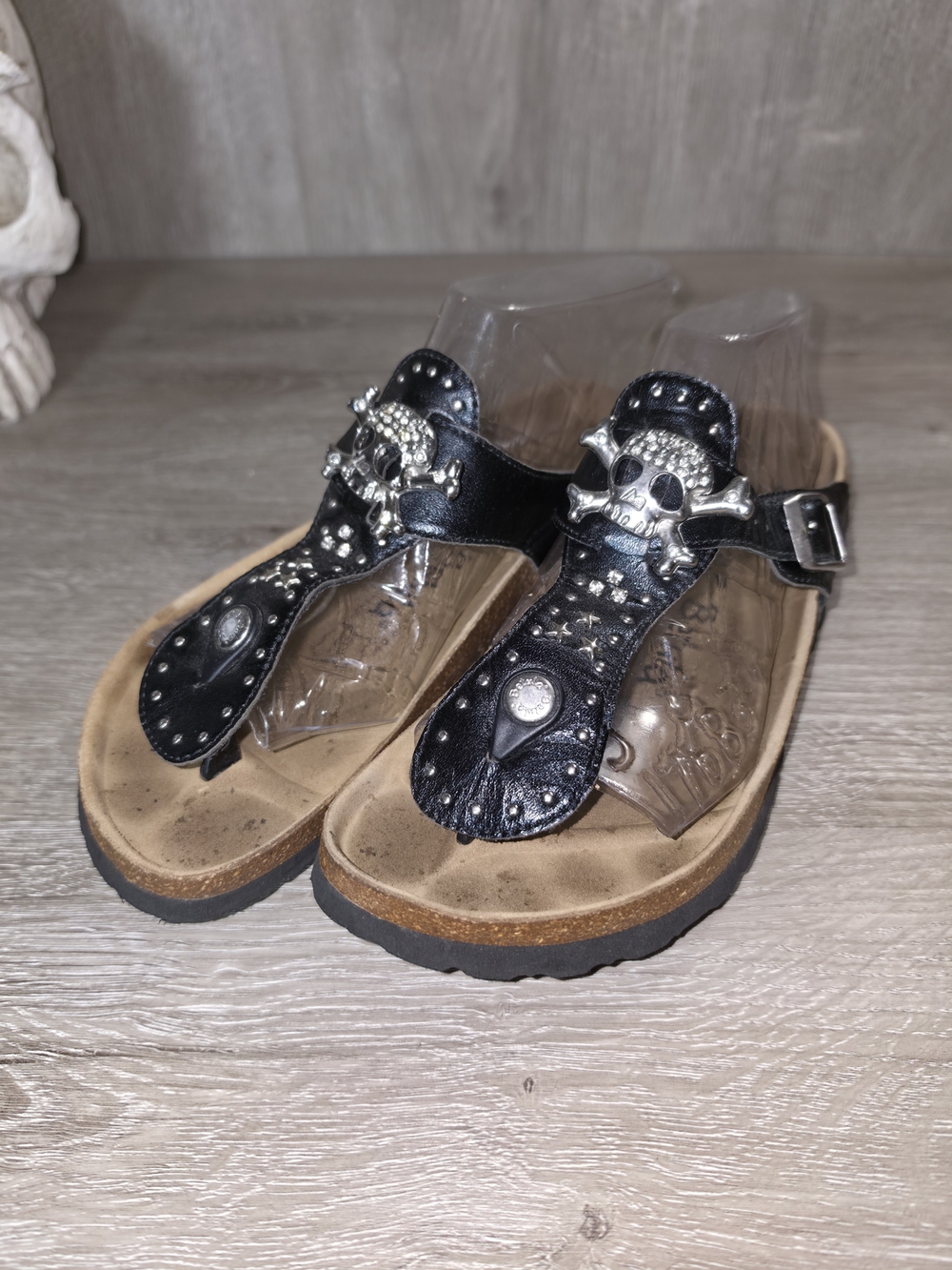 Betula By Birkenstock Black Skull & Crossbones Rhinestone Thong Sandals Womens 9